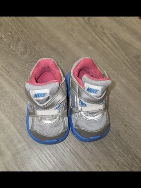 Nike Kids Silver & Blue Athletic Sneakers with Pink Lining